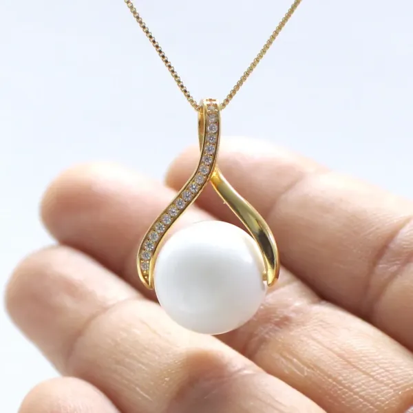 Elegant White Onyx gold Necklace