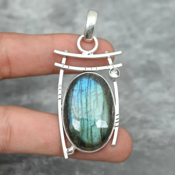 Handmade Labradorite Oval silver Pendant