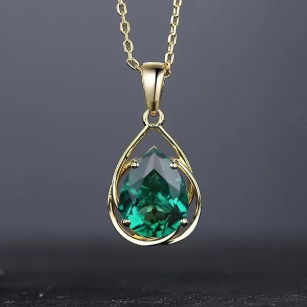Pear Cut Emerald gold Necklace