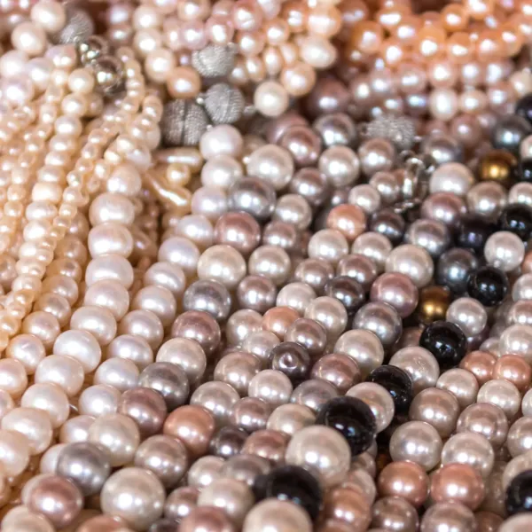 Pearl birthstone colors